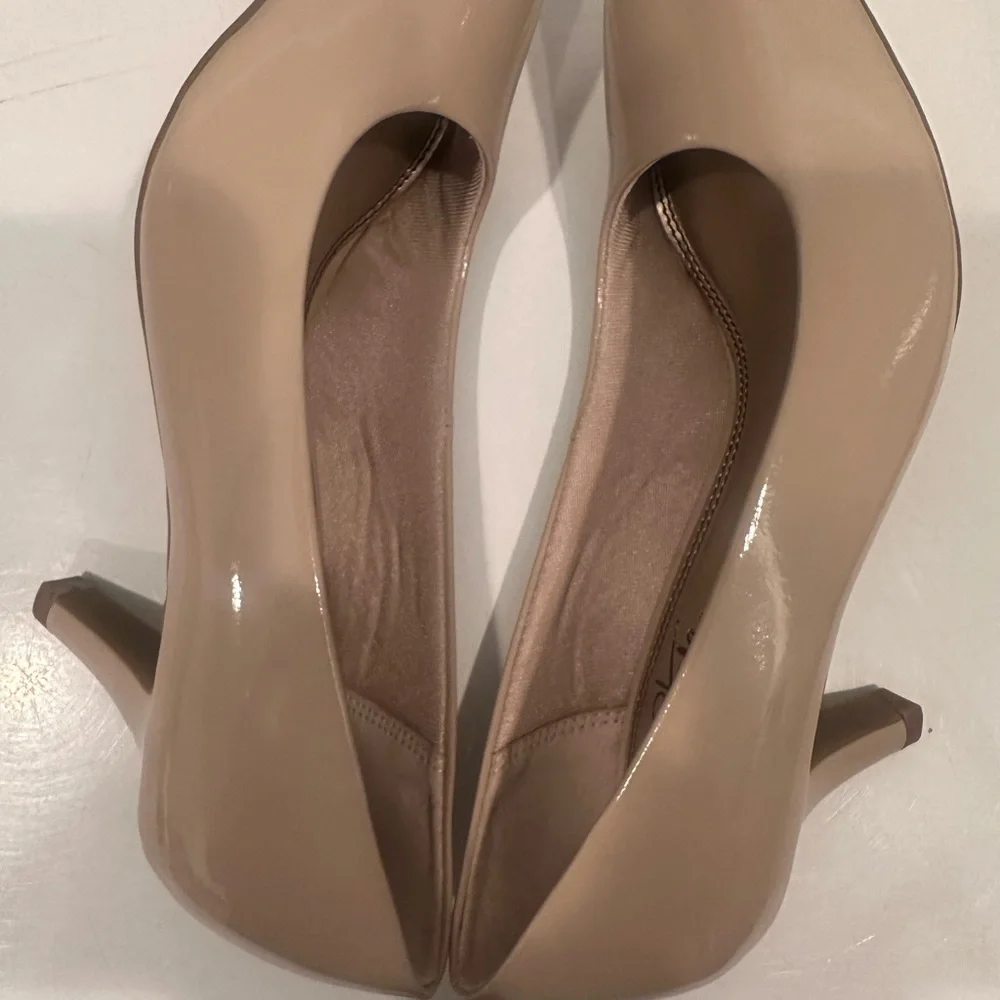 Life Stride Soft System Patent Beige Pumps Comfort Neutral Sz 7N New W/O Box